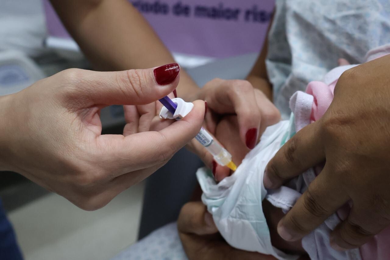 imdl-em-manaus-am-inicia-aplicacao-de-anticorpo-de-dose-unica-para-prevenir-infeccoes-respiratorias-em-bebes